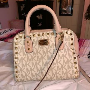 ADORABLE MICHAEL KORS PURSE *VERY LIGHTLY USED*